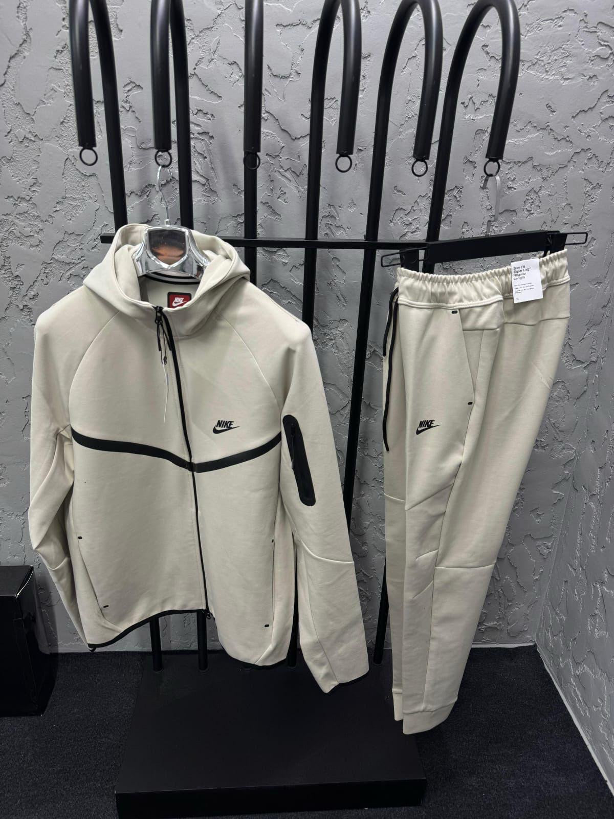 Nike Tech Set - 544