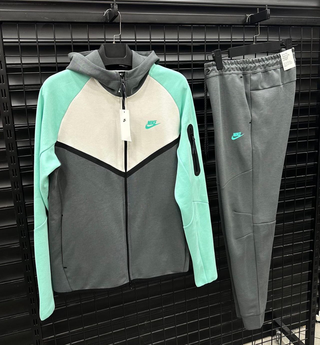 Nike Tech Set - 890