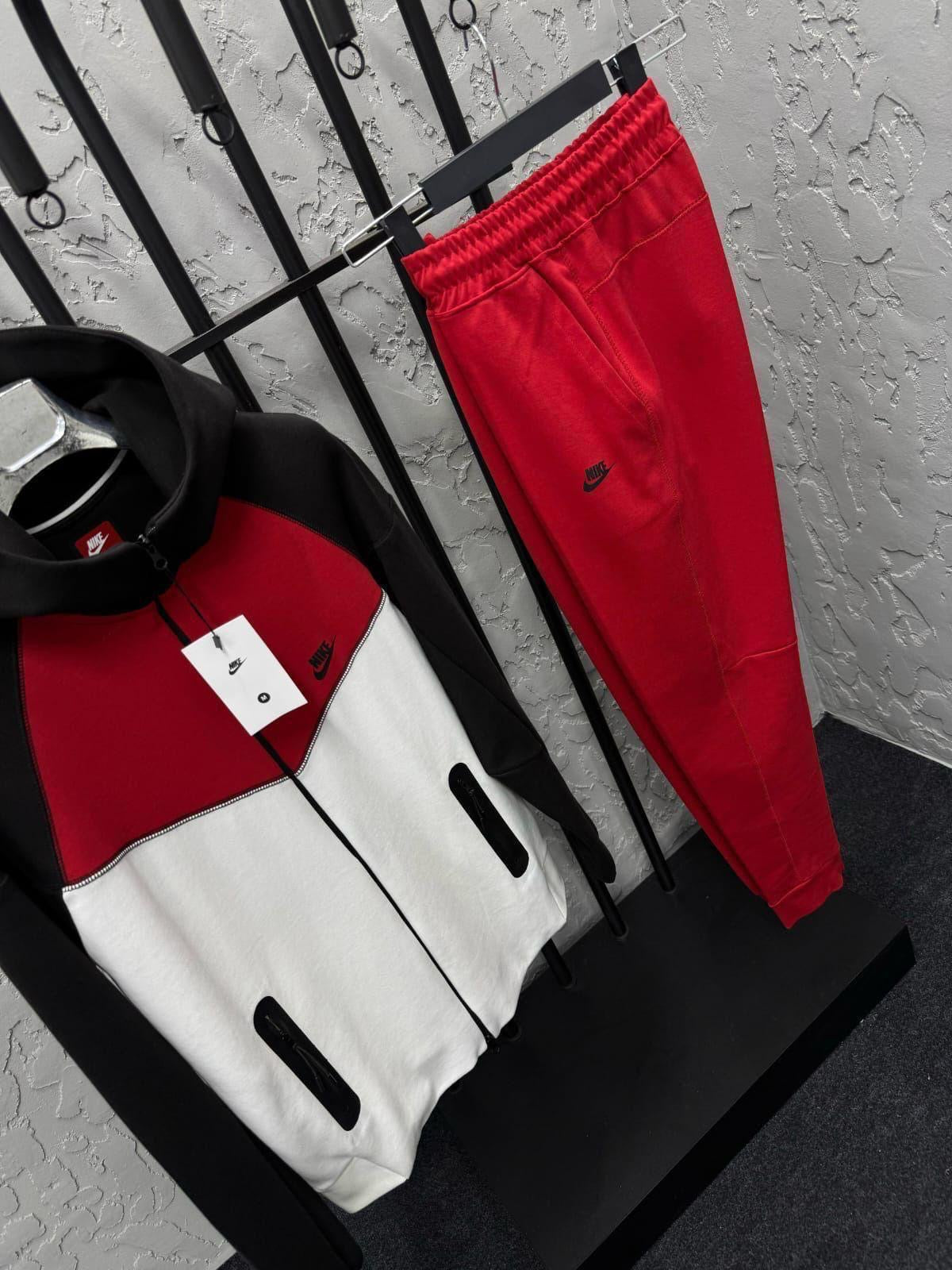 Nike Tech Set - 853