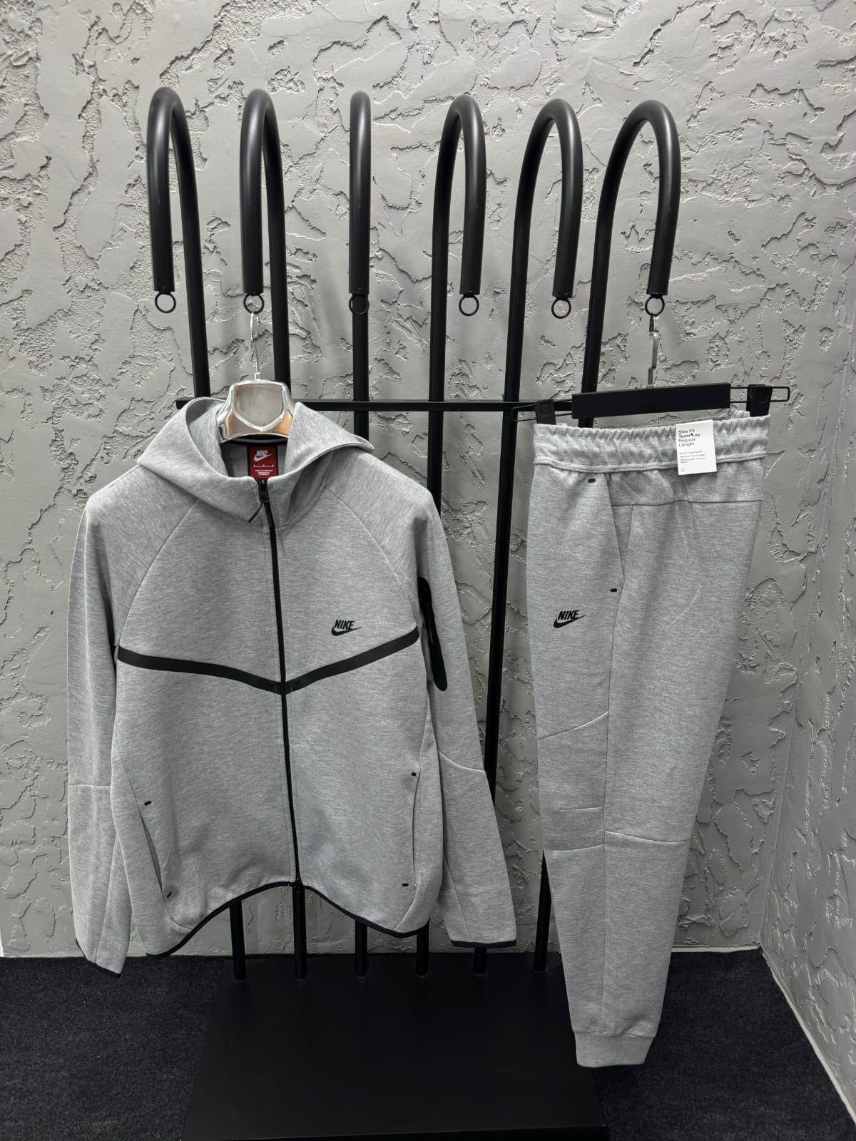 Nike Tech Set - 470