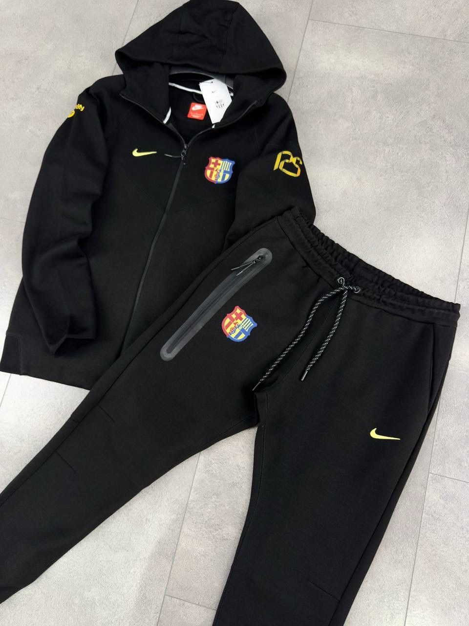 Nike Tech Barcelona Set - 750