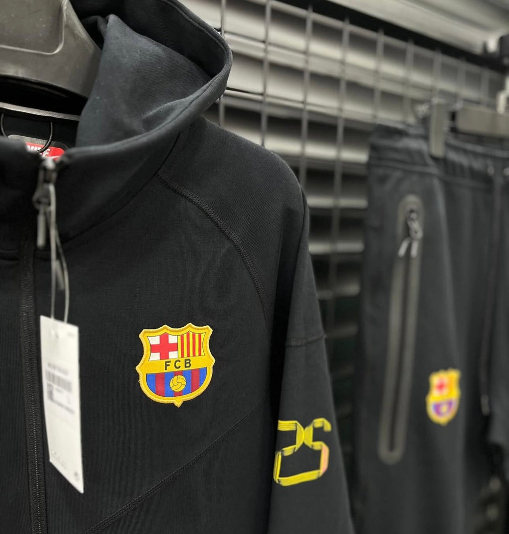 Nike Tech Barcelona Set - 750