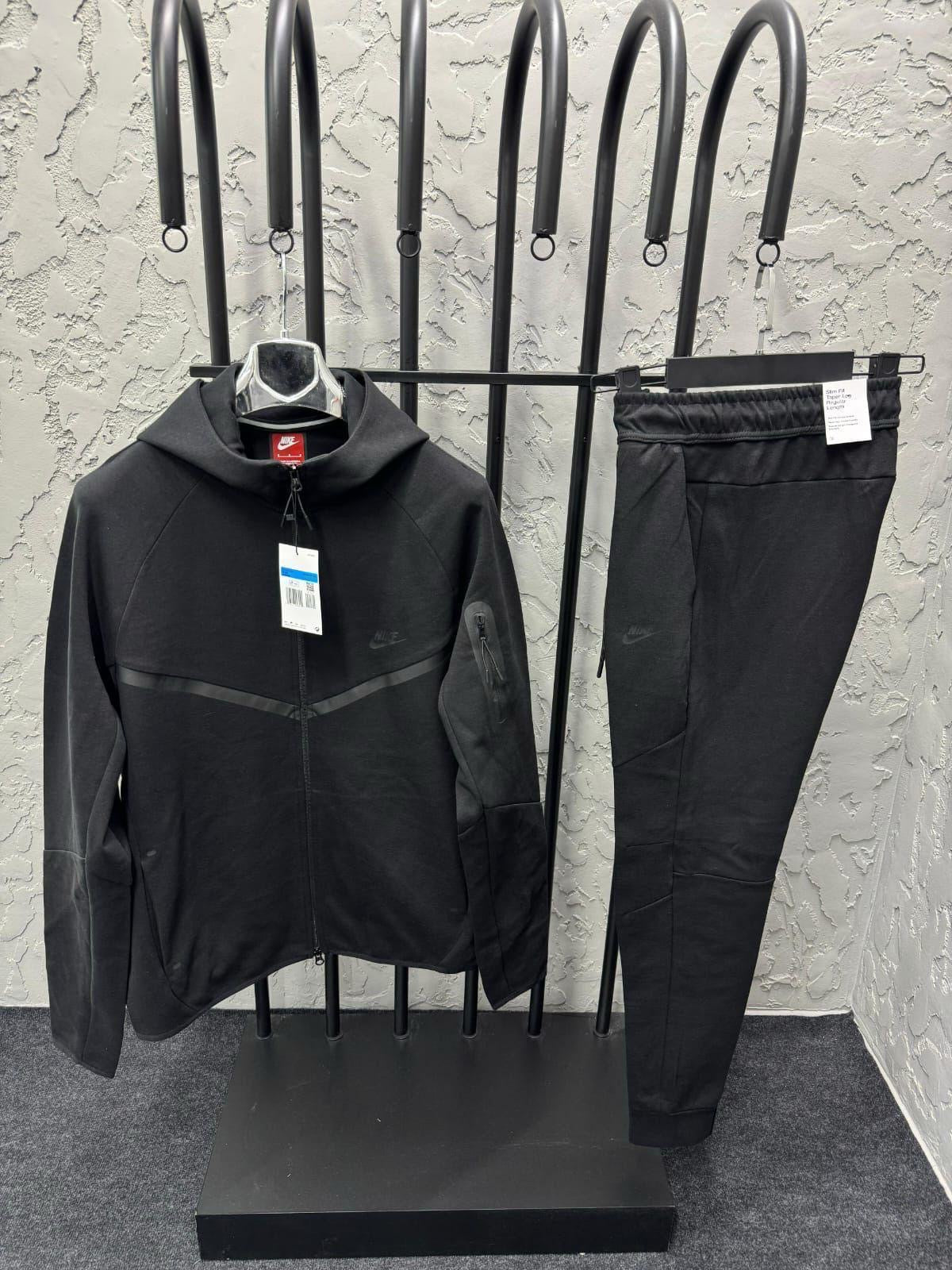 Nike Tech Set - 511
