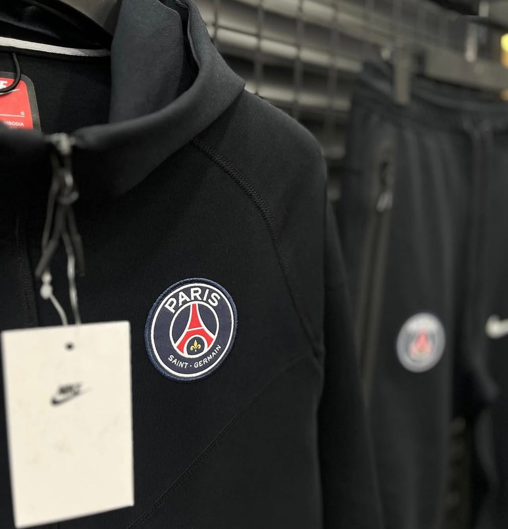 Nike Tech Paris Set - 974