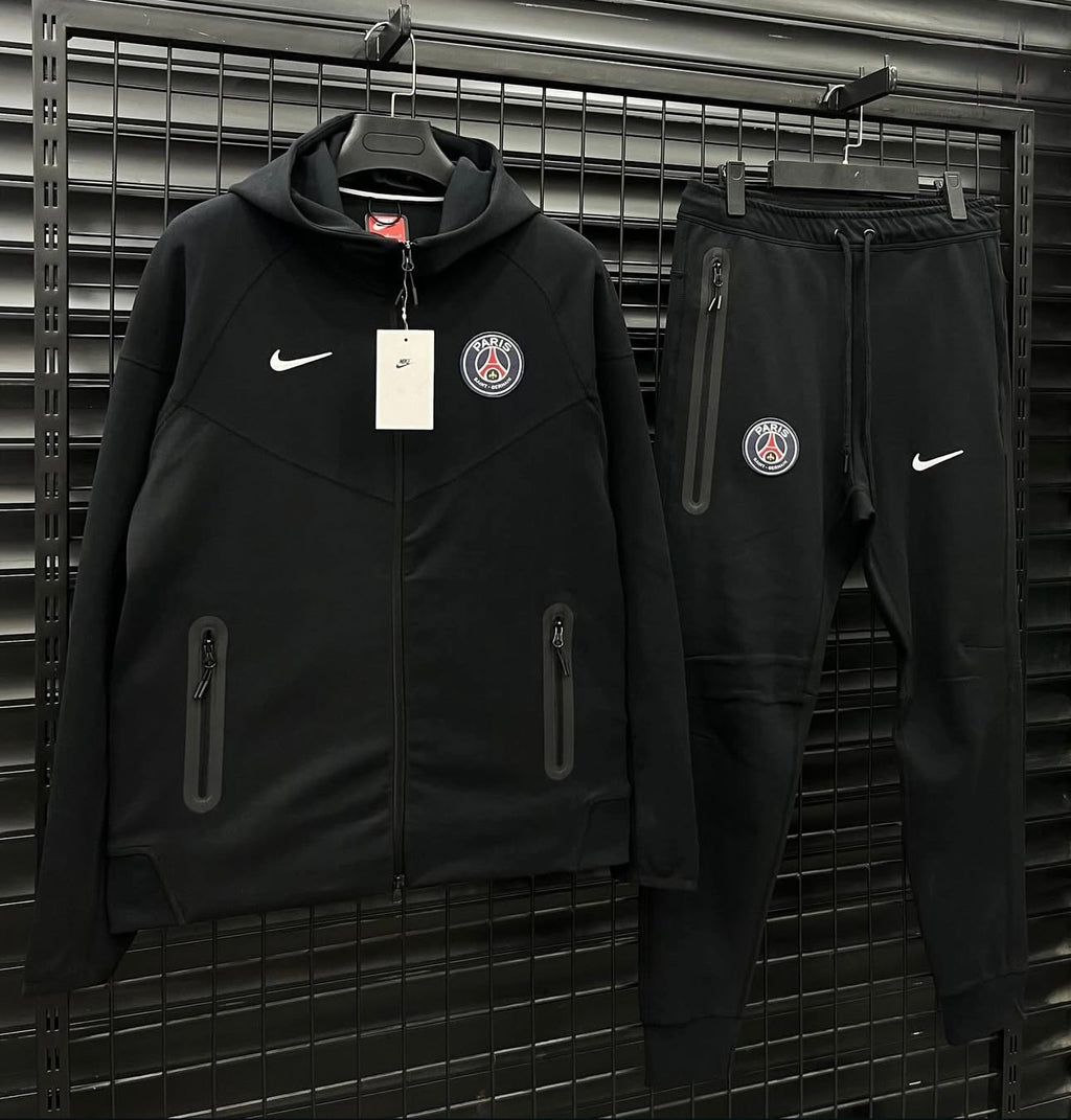 Nike Tech Paris Set - 974