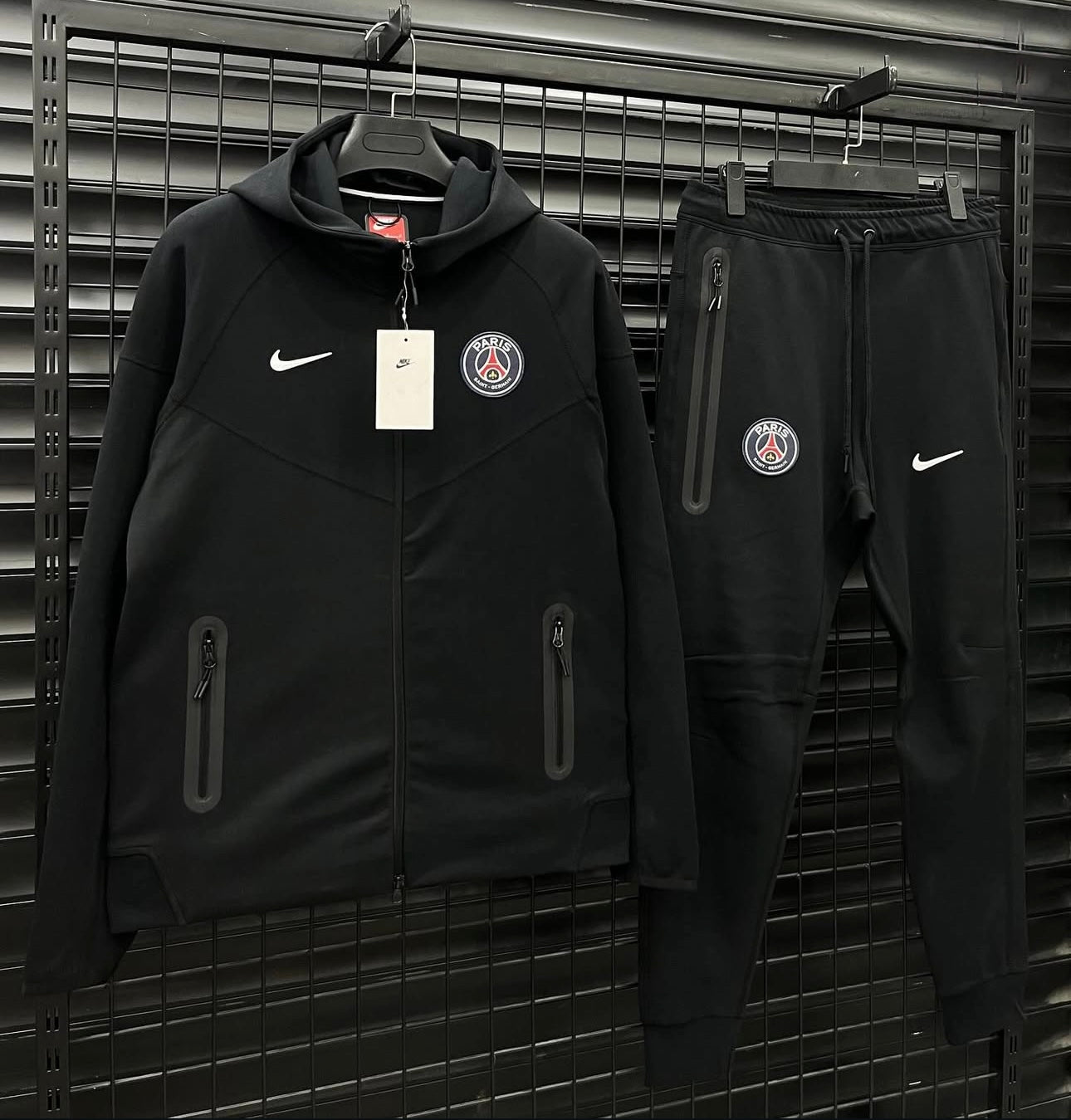 Nike Tech Paris Set - 974