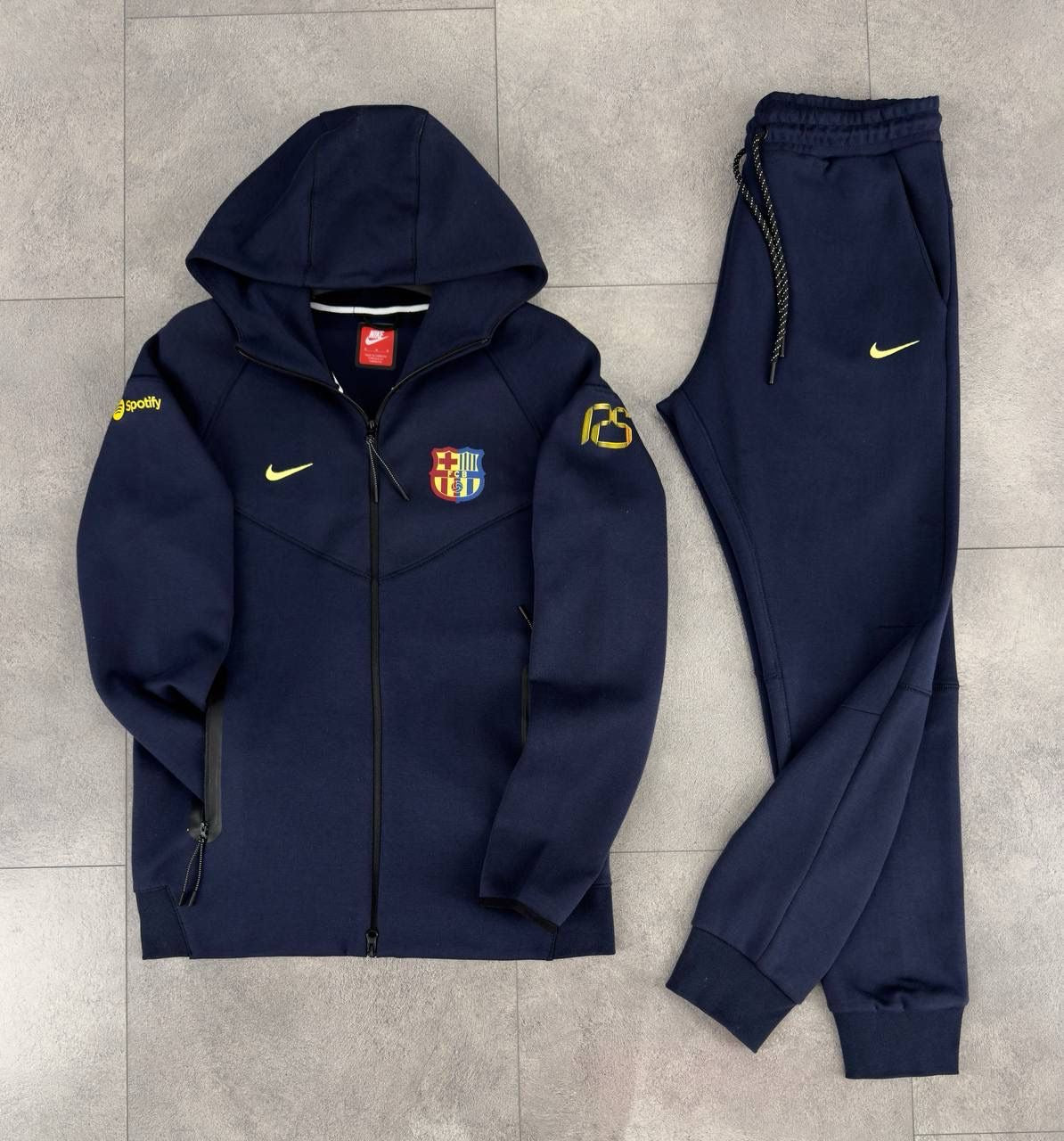 Nike Tech Barcelona Set - 700