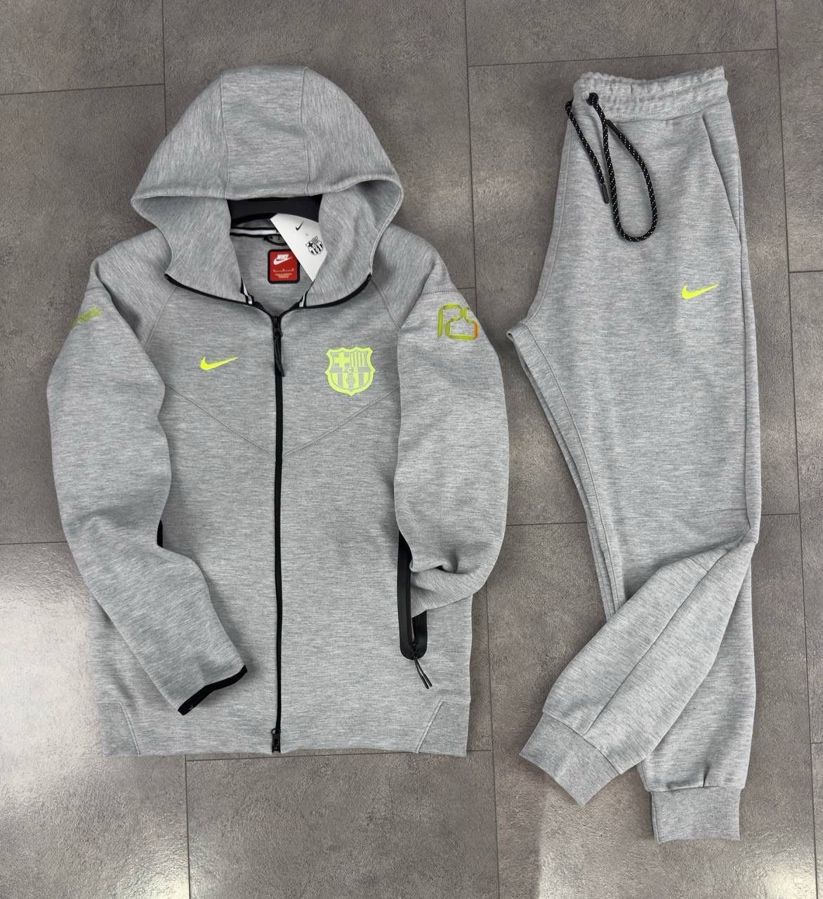 Nike Tech Barcelona Set - 566