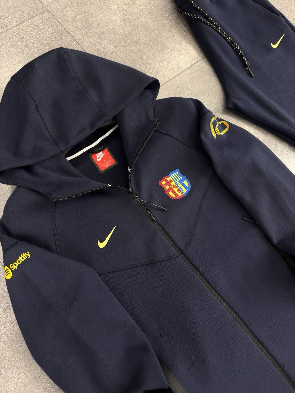 Nike Tech Barcelona Set - 700