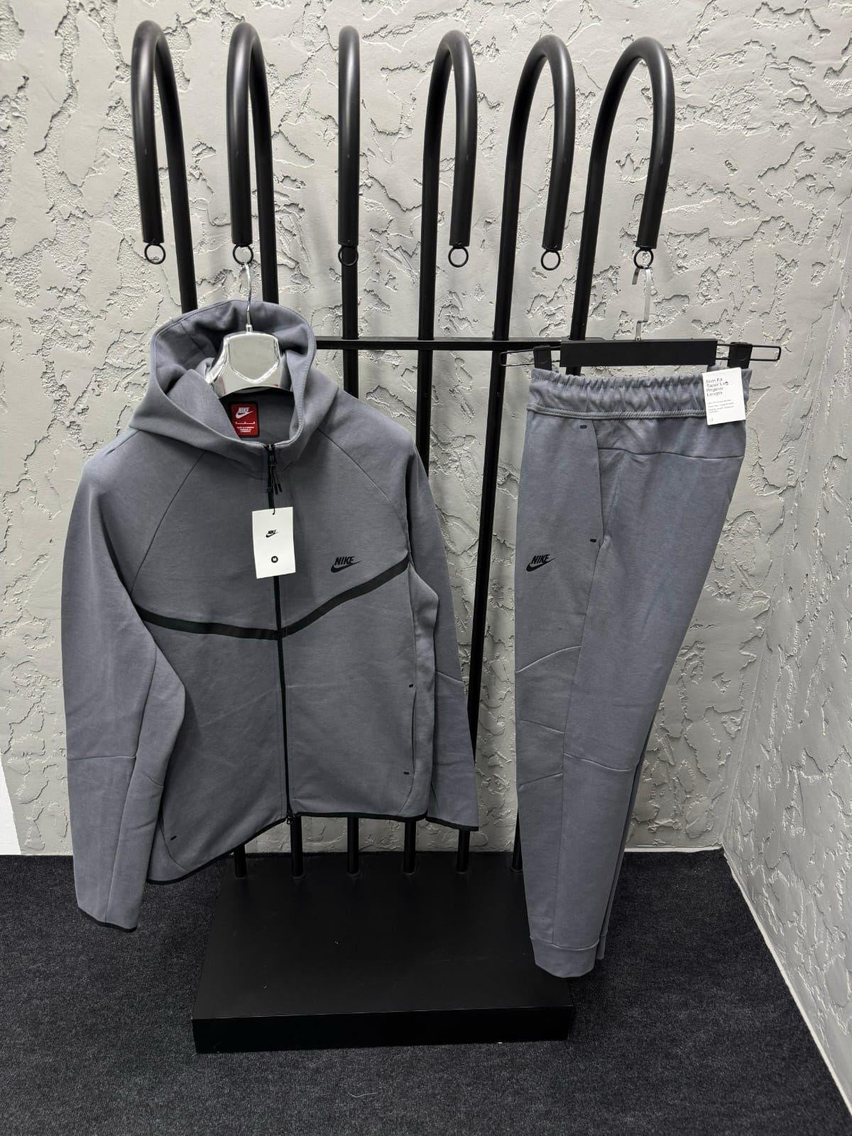 Nike Tech Set - 475