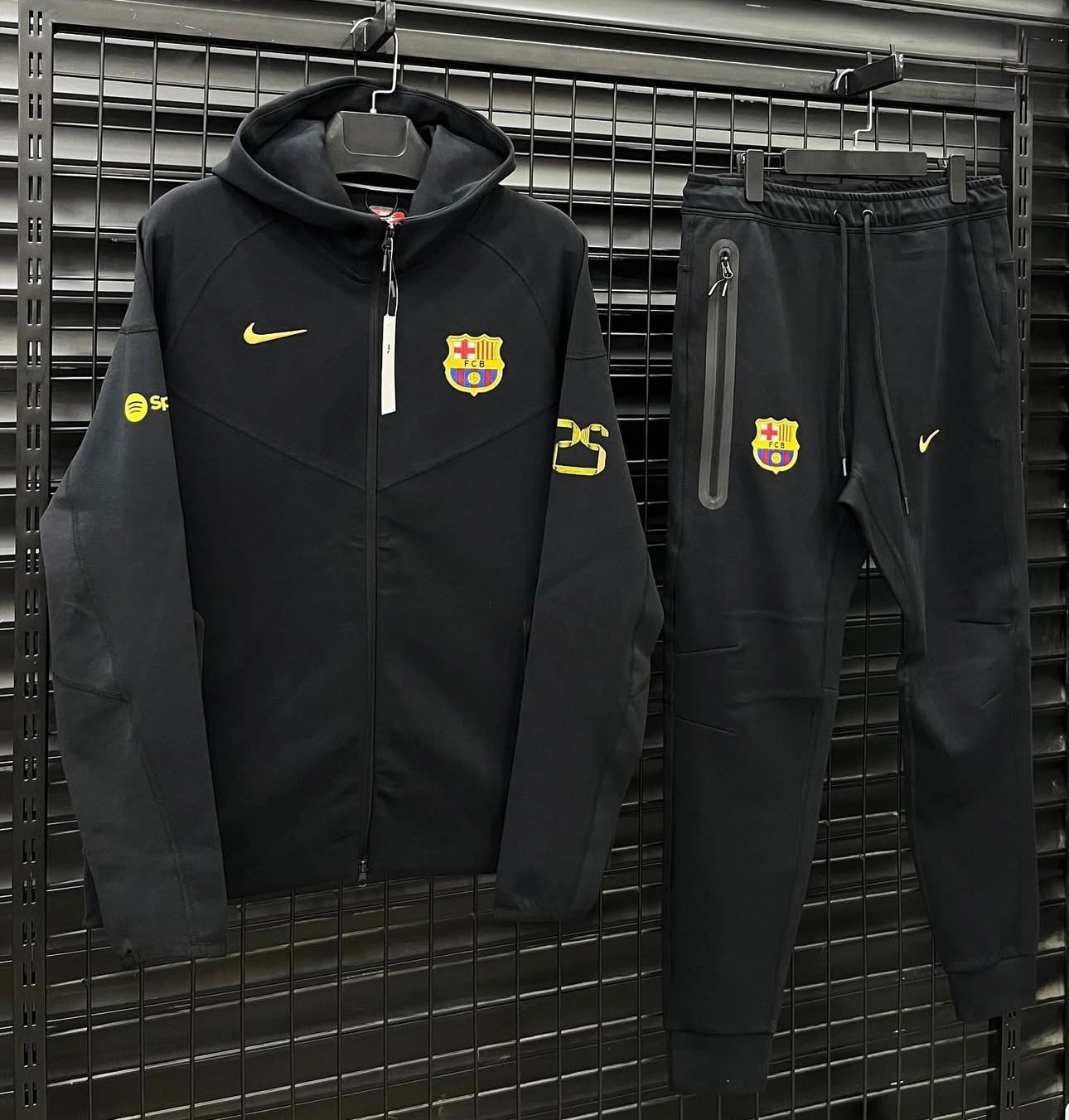 Nike Tech Barcelona Set - 750