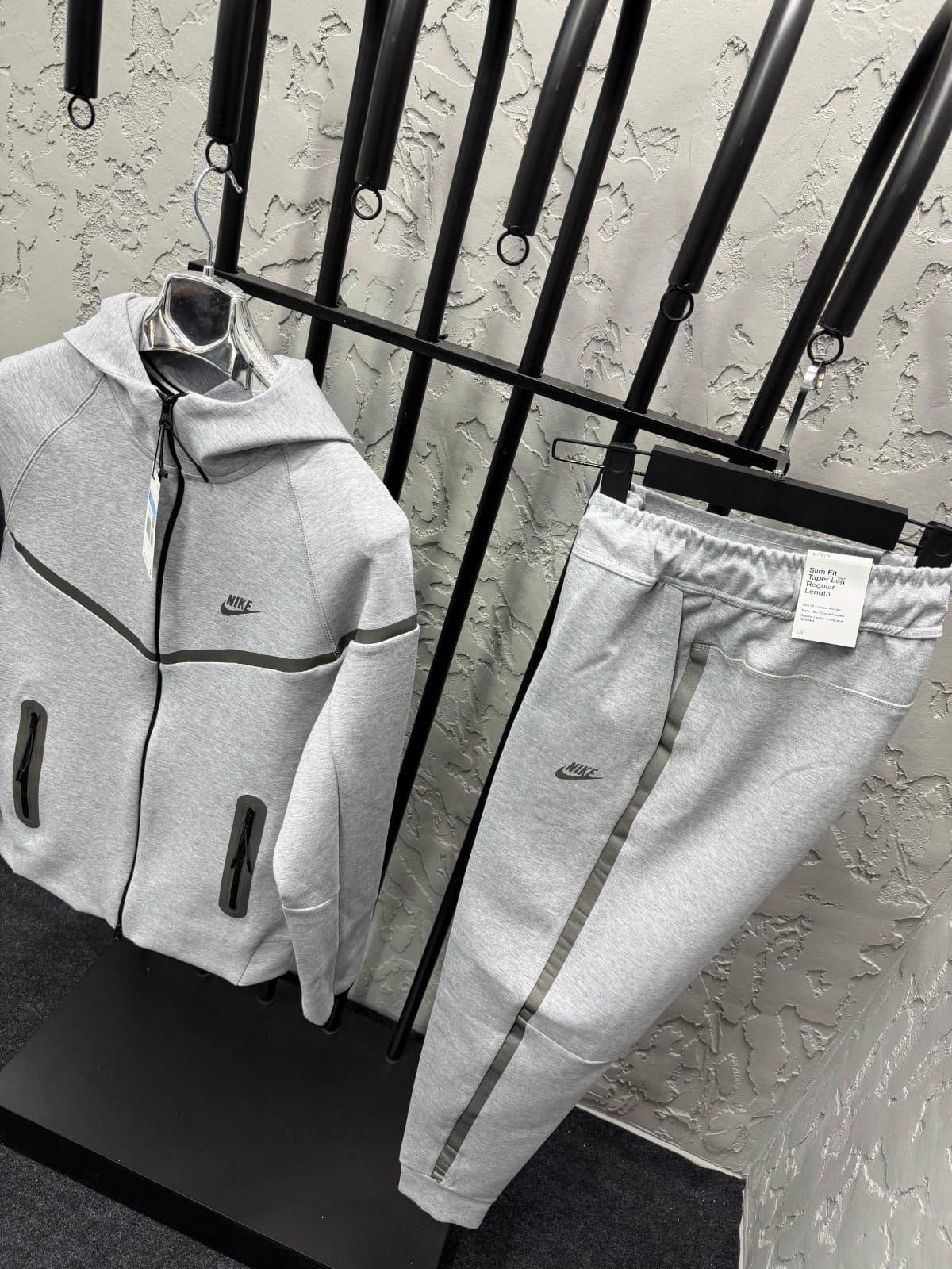 Nike Tech Set - 590