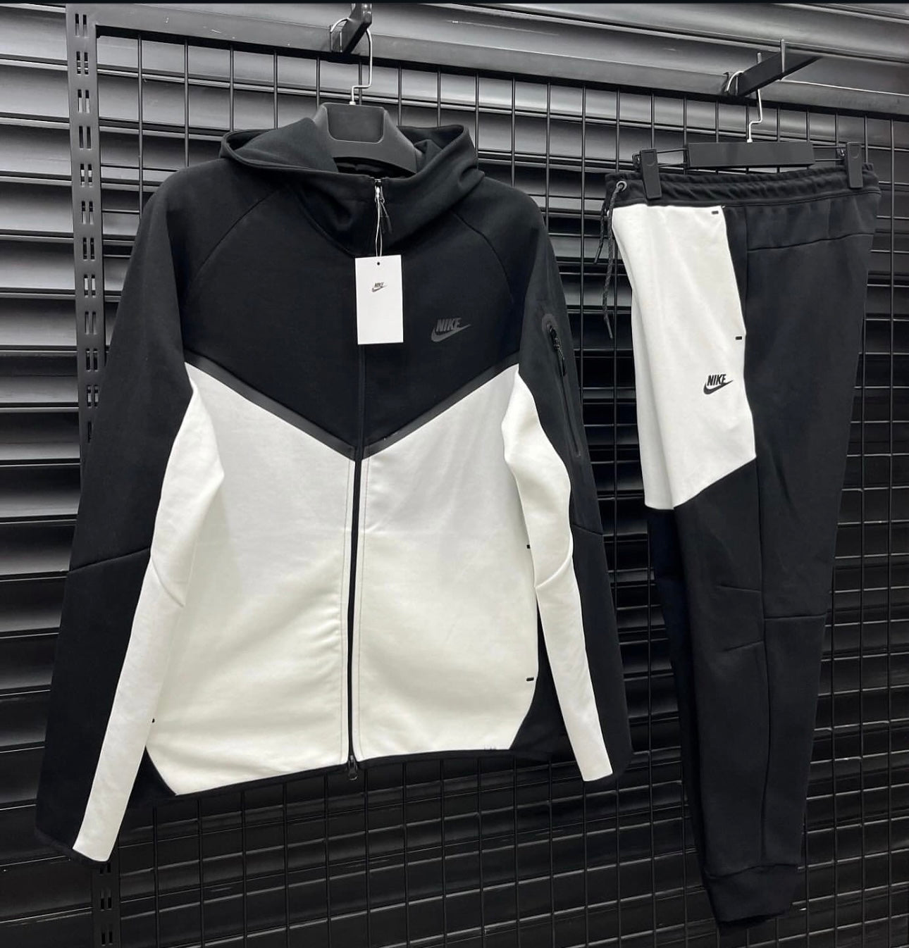 Nike Tech Set - 990
