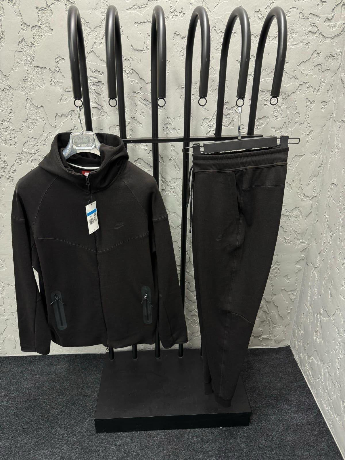 Nike Tech Set - 259