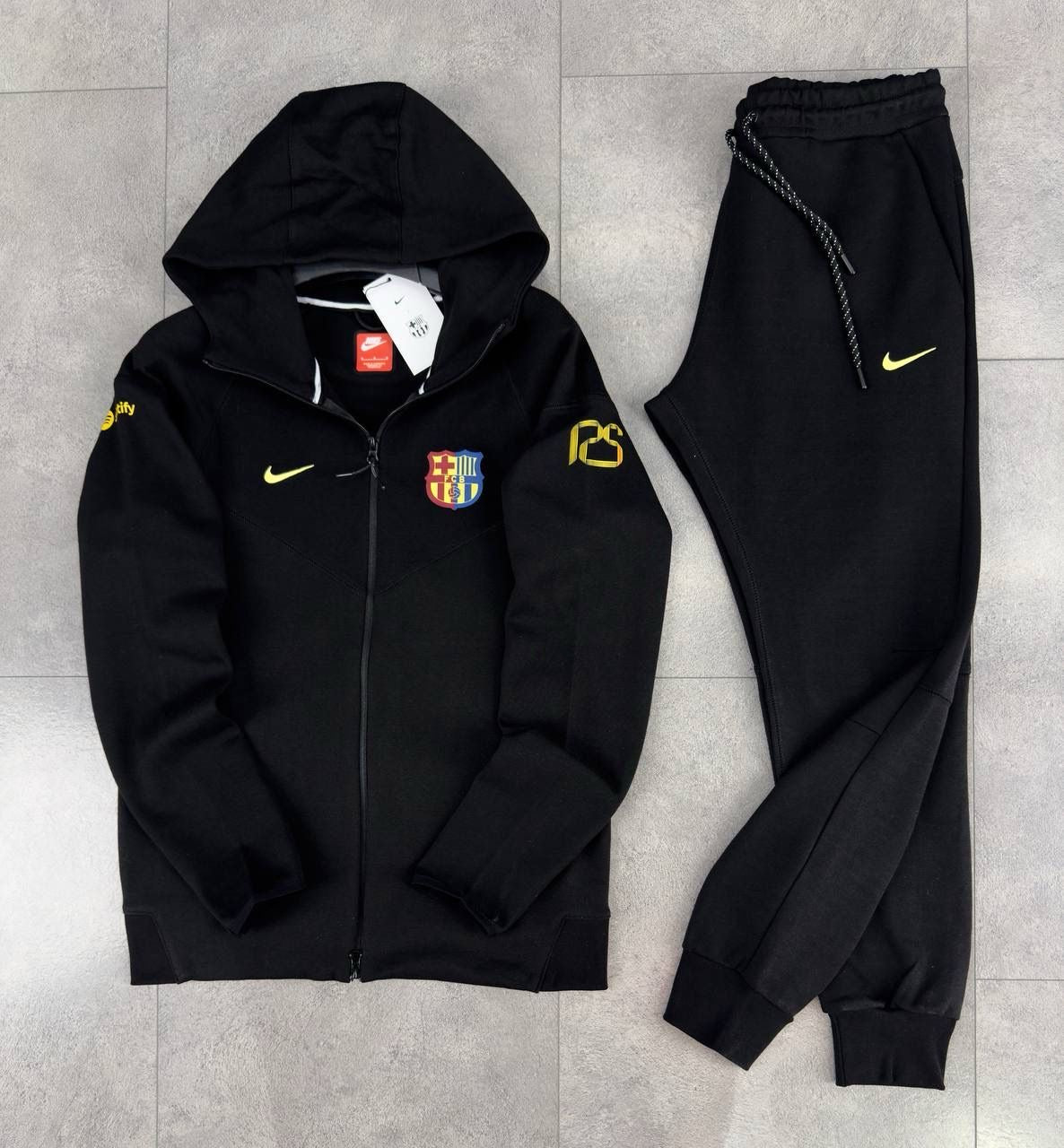 Nike Tech Barcelona Set - 750