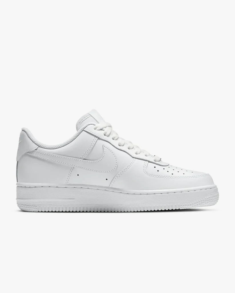 Nike Air Force 1 ’07 – Triple White