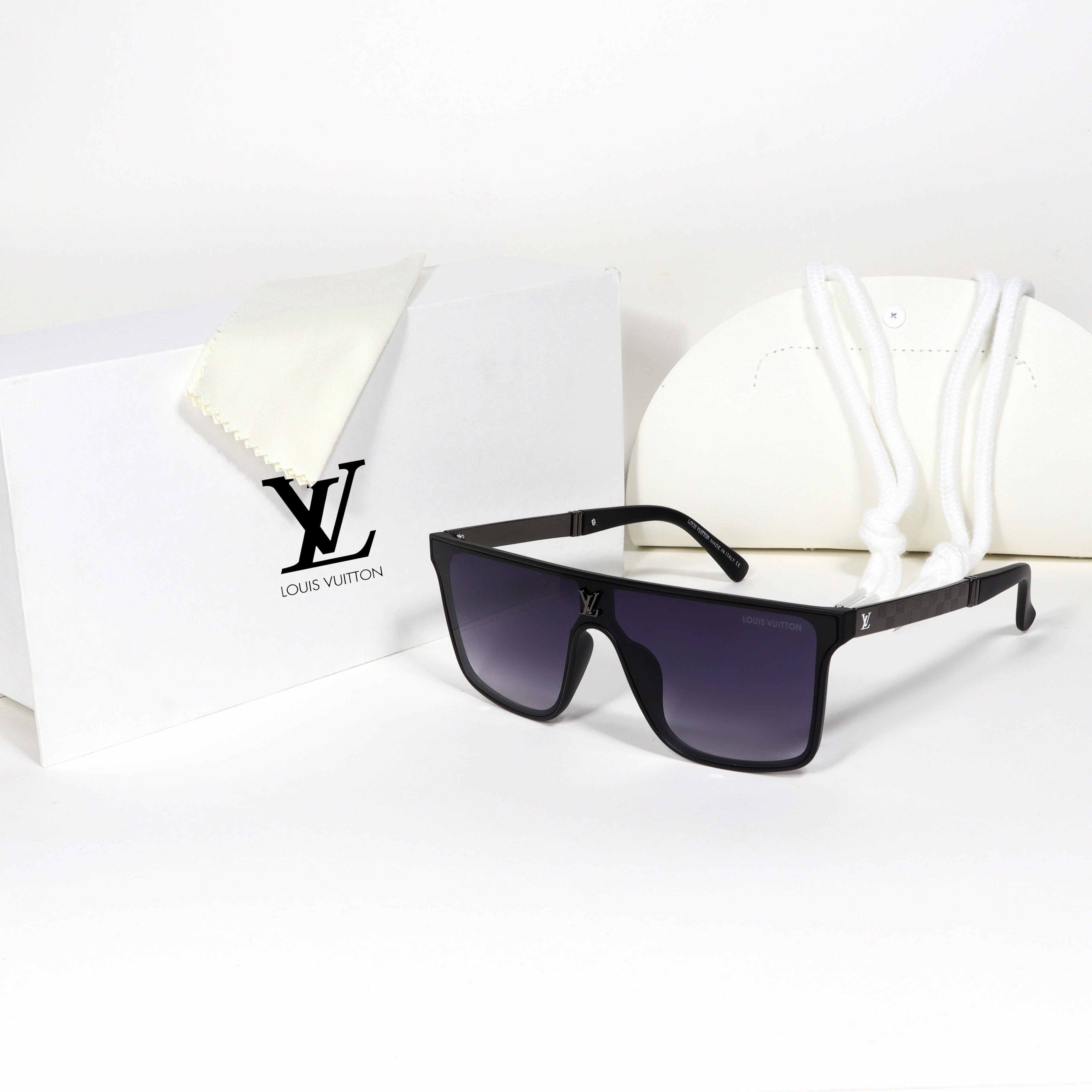 Louis Vuitton - LV04